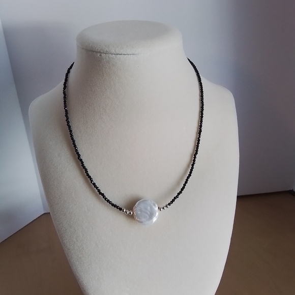 Mystic coin pearl choker - Picture 7 of 8